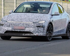 2026 特斯拉 Model Y 在纽博格林进行性能测试。(图片来源：Carscoops）